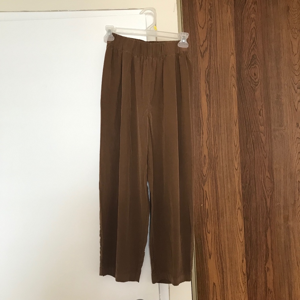 Elizabeth Suzann - Andy Trousers (Silk Moss) - Picture 2 of 5